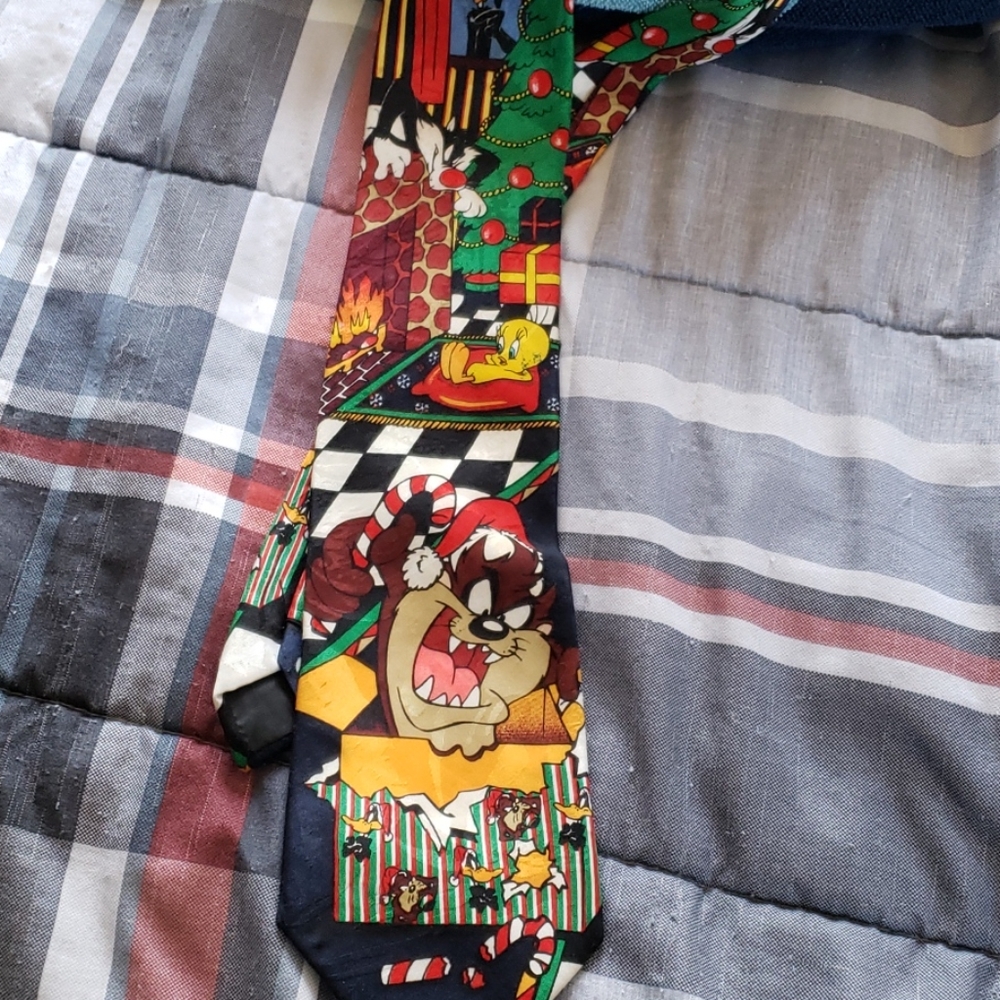 Looney Tunes character christmas tie